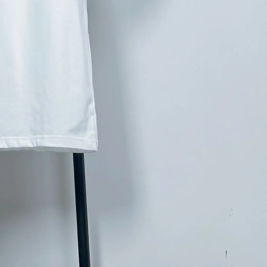 ：KK 10 Originals × T Same Style ： 1.320g ，100% ， ， ， 。 2. ， ， ， ， ！ 3. ， ， ， 。 4. ， Breathable ， Quality 。 ： ， 。 “Daily Log : Relarda” ，“goodday Hows your weather?” ， 。 ， ， 。 ：Black、White Size ：S-XL